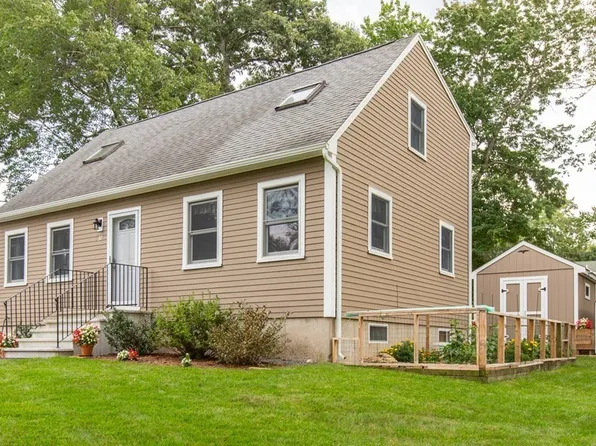 37 C St, Dracut, MA 01826