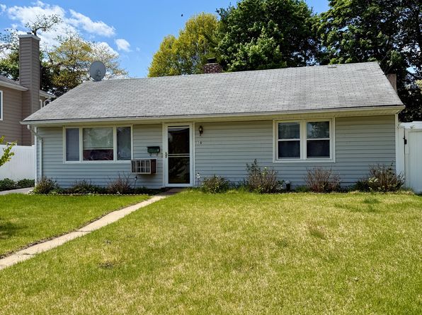 16 Greenway Cir
