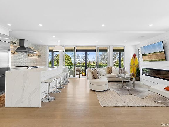 2nd image of 2803 Noyac Road