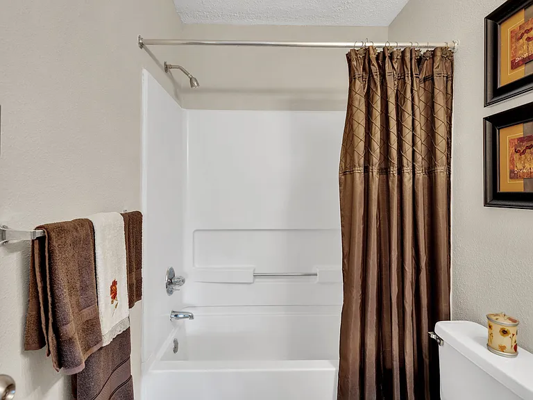 Seasons Apartments — Photo 55