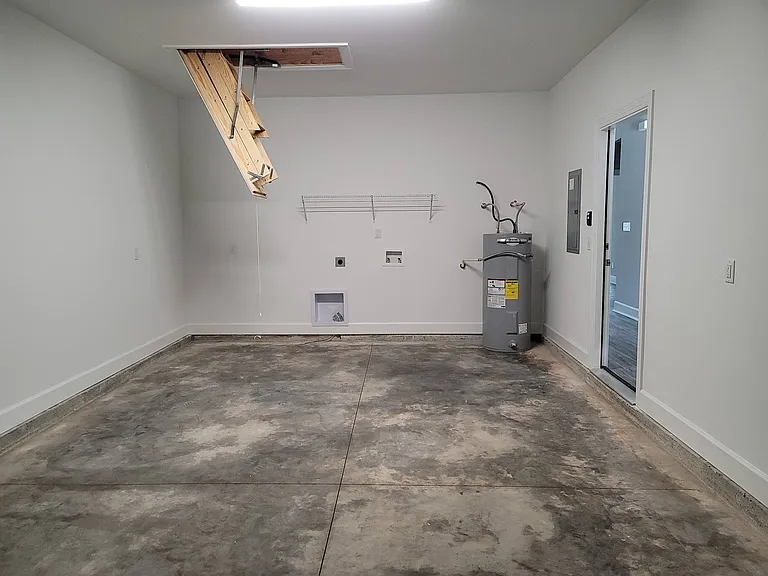 29 Commodore Pl — Photo 11