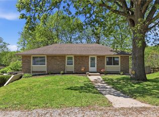 2824 Berry Ln, Independence, MO 64057