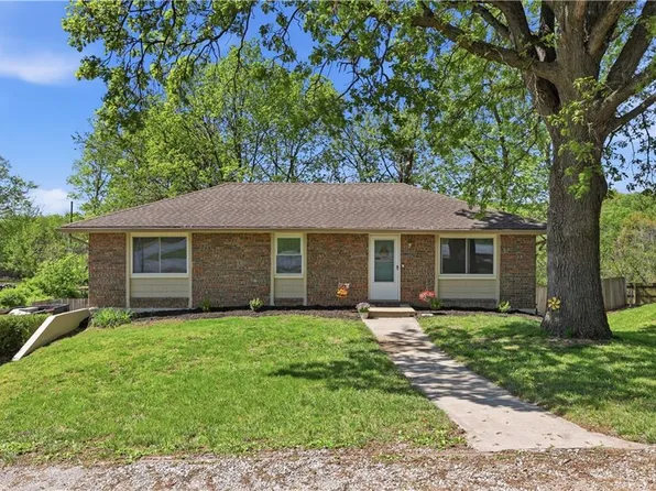 2824 Berry Ln, Independence, MO 64057