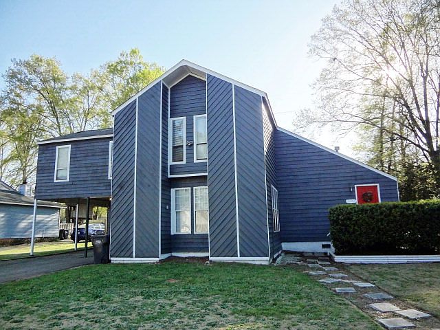 1st image of 2446 Castlewood Dr