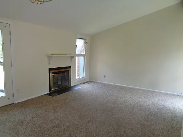 2 bed, 872 sqft, $2,100 — Photo 3