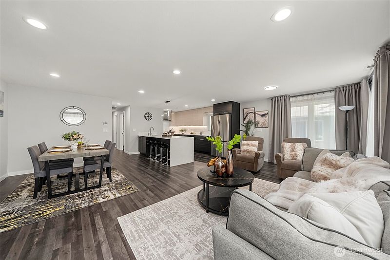 4th image of 5643 16th Avenue SW