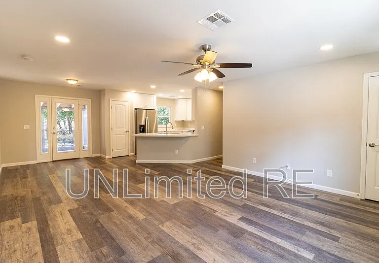 216 E Zuni Dr — Photo 4