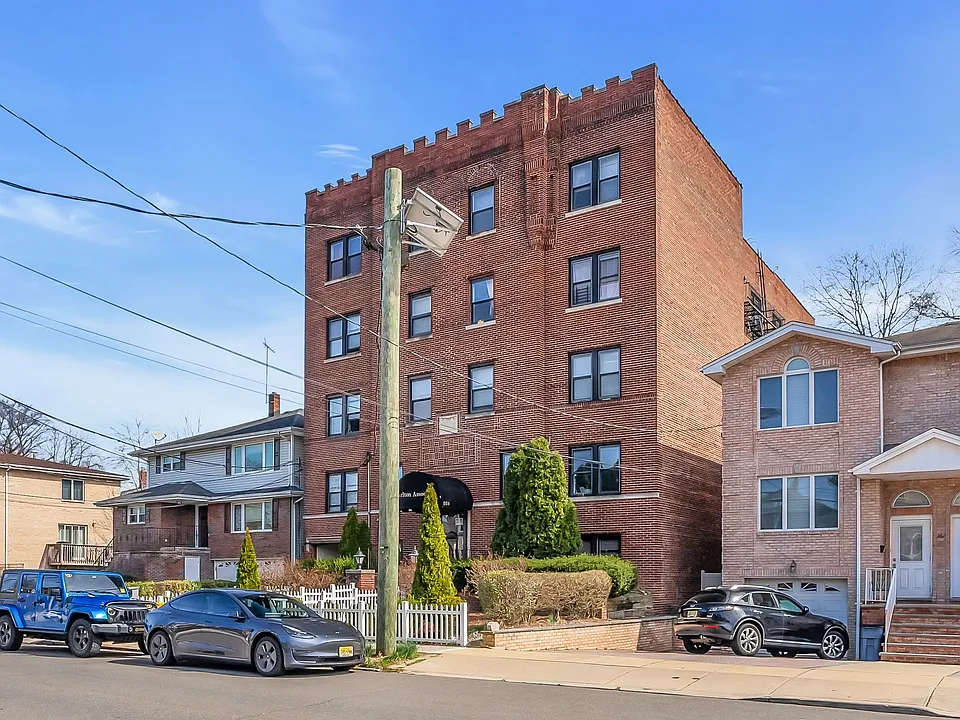 Palisades Apartments