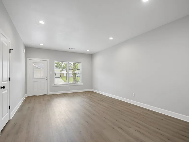 2311 Nichols Rd — Photo 17