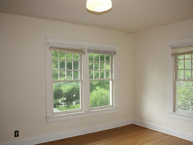 701 S Woodlawn Ave — Photo 7