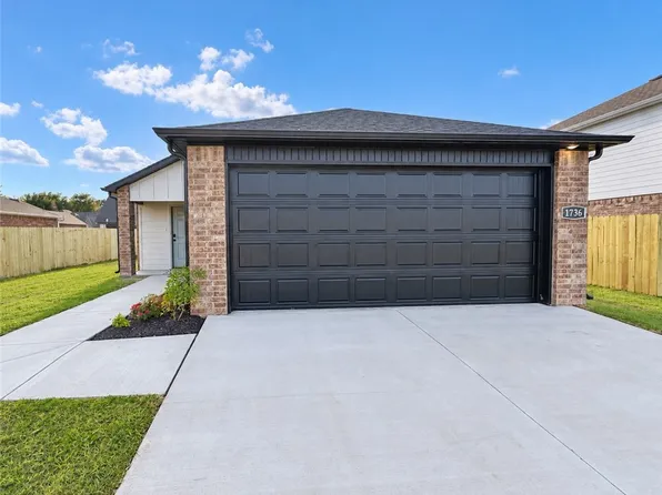 1736 Thelma St, Springdale, AR 72762