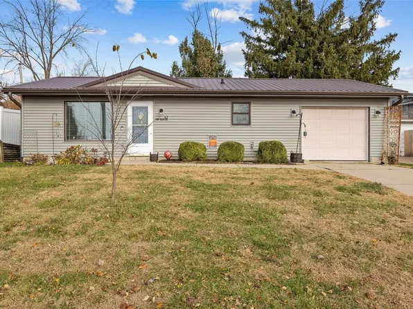 42 Park Village Ave SW, Cedar Rapids, IA 52404