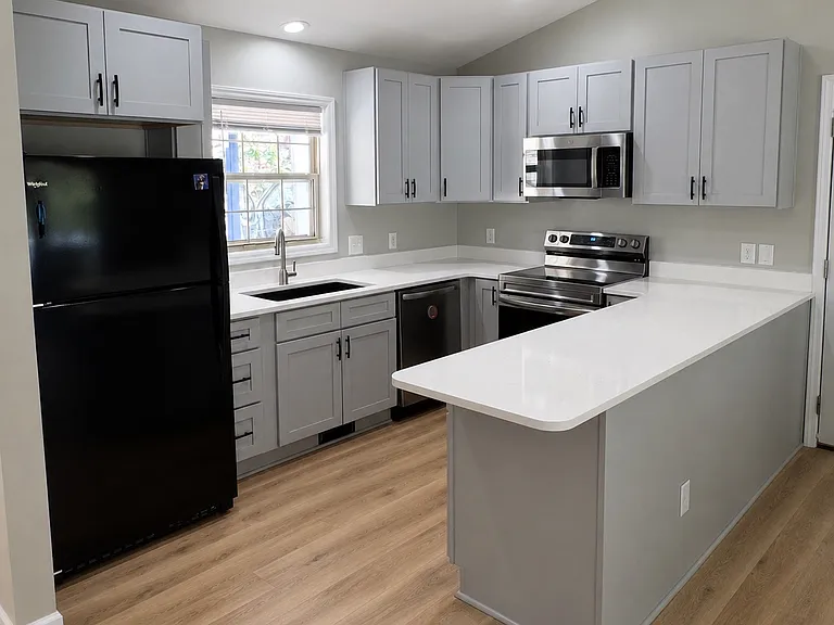 15 Remington Ln — Photo 2