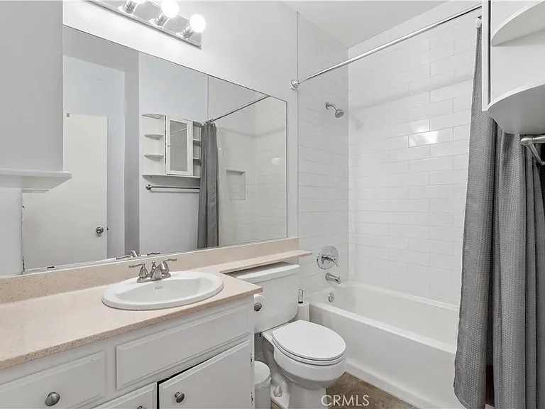 640 W 4th St — Photo 28