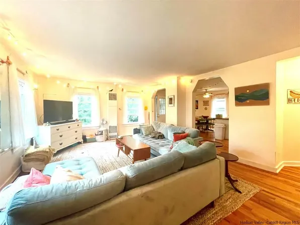 4 Underwood St APT 3, Saugerties, NY 12477