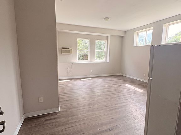 3rd image of 1636 Summit Rd #102
