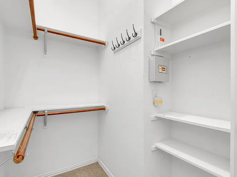 1404 Ranch Hill Dr — Photo 21