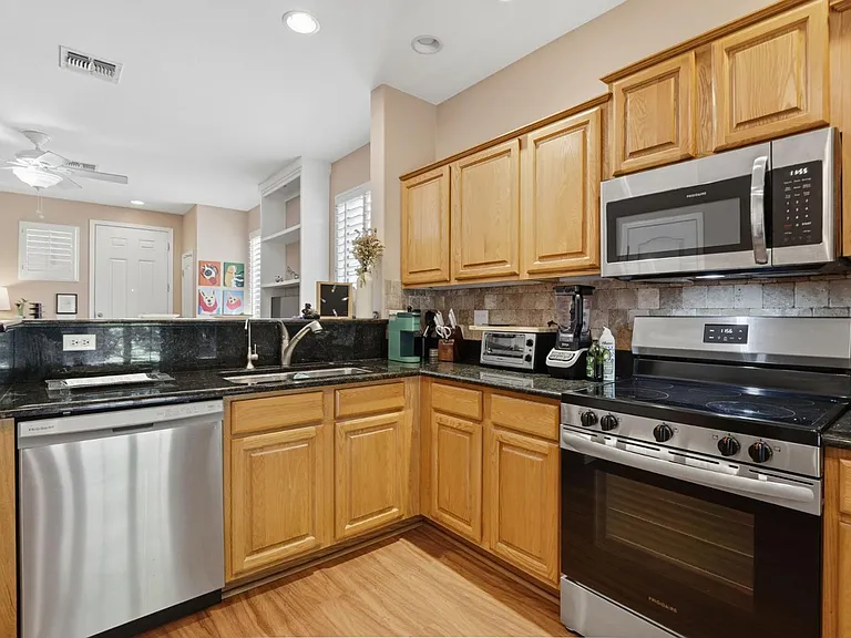 881 S Porter St — Photo 13