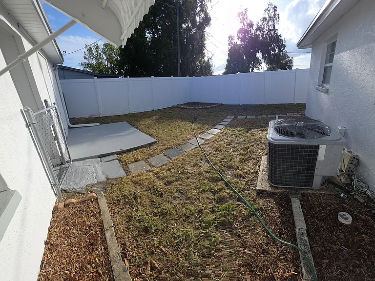 5005 Genesis Ave — Photo 14