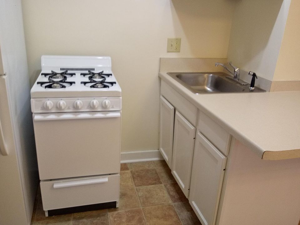 2nd image of 1830 N Oakland Ave APT 1