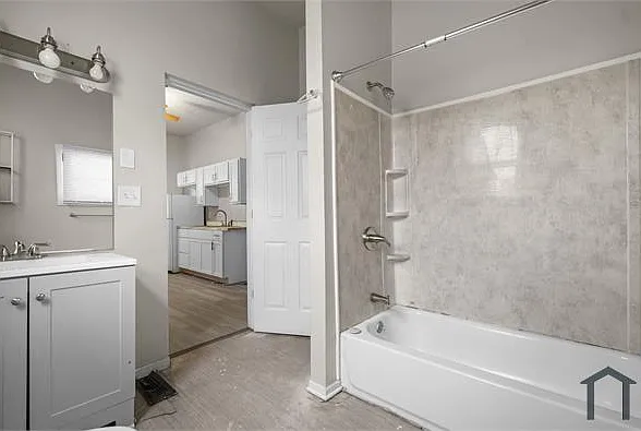 1211 W 30th St — Photo 15