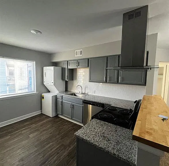 Skylark Point Apartments — Photo 16