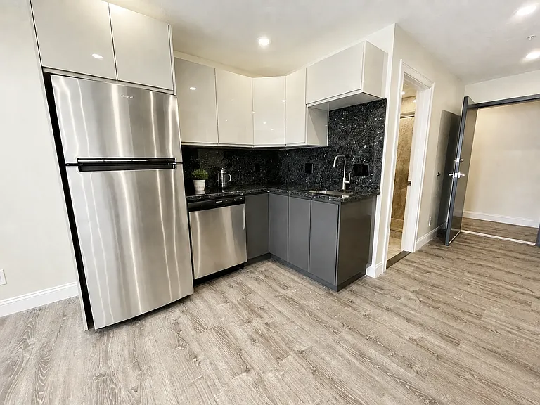 1028-1030 Commonwealth Ave #201 — Photo 2