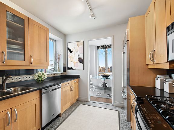 4th image of 401 E 60th St APT 35C