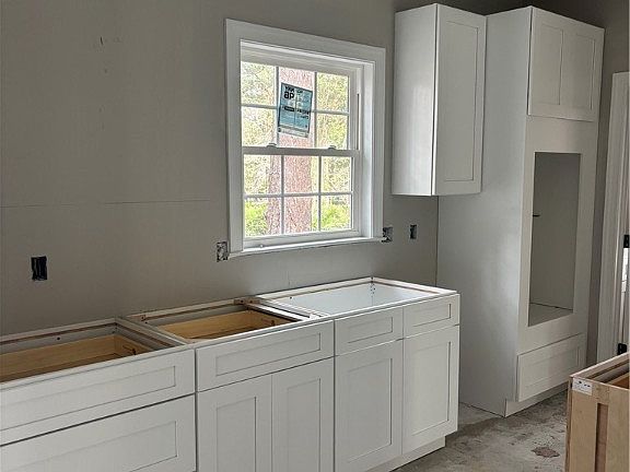 2nd image of 5 Hickory Grove Way