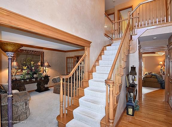 3rd image of 536 Meadowview Dr