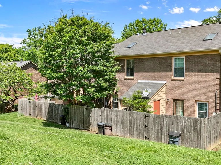 119 Lakebrink Dr — Photo 23