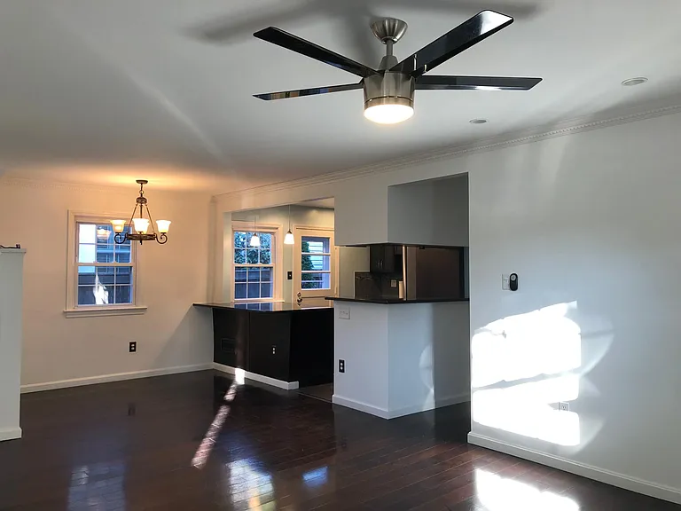 114 E Maple St — Photo 3