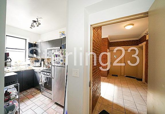 4th image of 4004 36th Ave #4A
