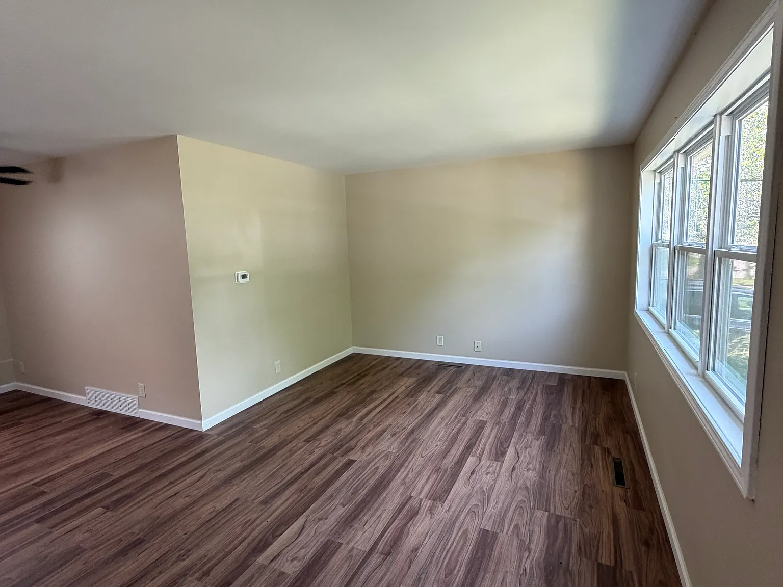 3 bed, 918 sqft, $1,350 — Photo 4