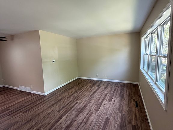 4th image of 2313 Brown St