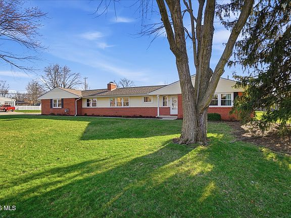 3rd image of 631 Winterhaven Dr