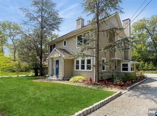 24 Chestnut St, Mahwah, NJ 07430