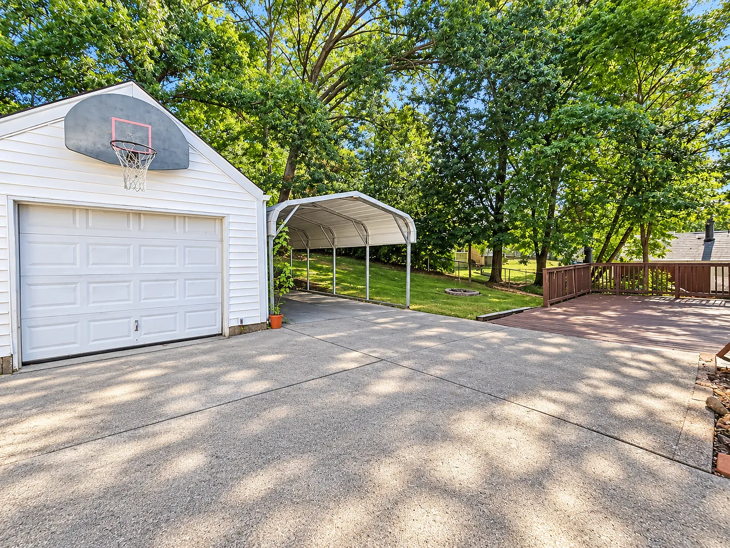 3 Bedroom Home in 40214! — Photo 2