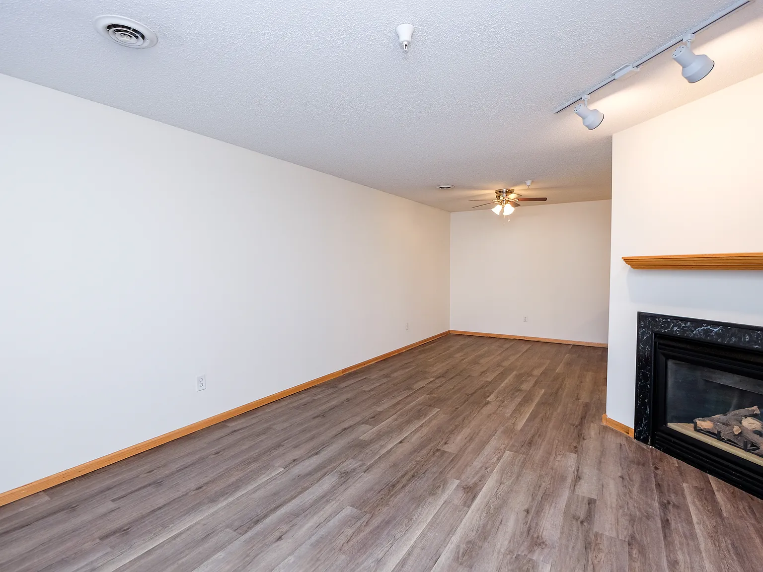 Oak Pointe Townhomes — Photo 2