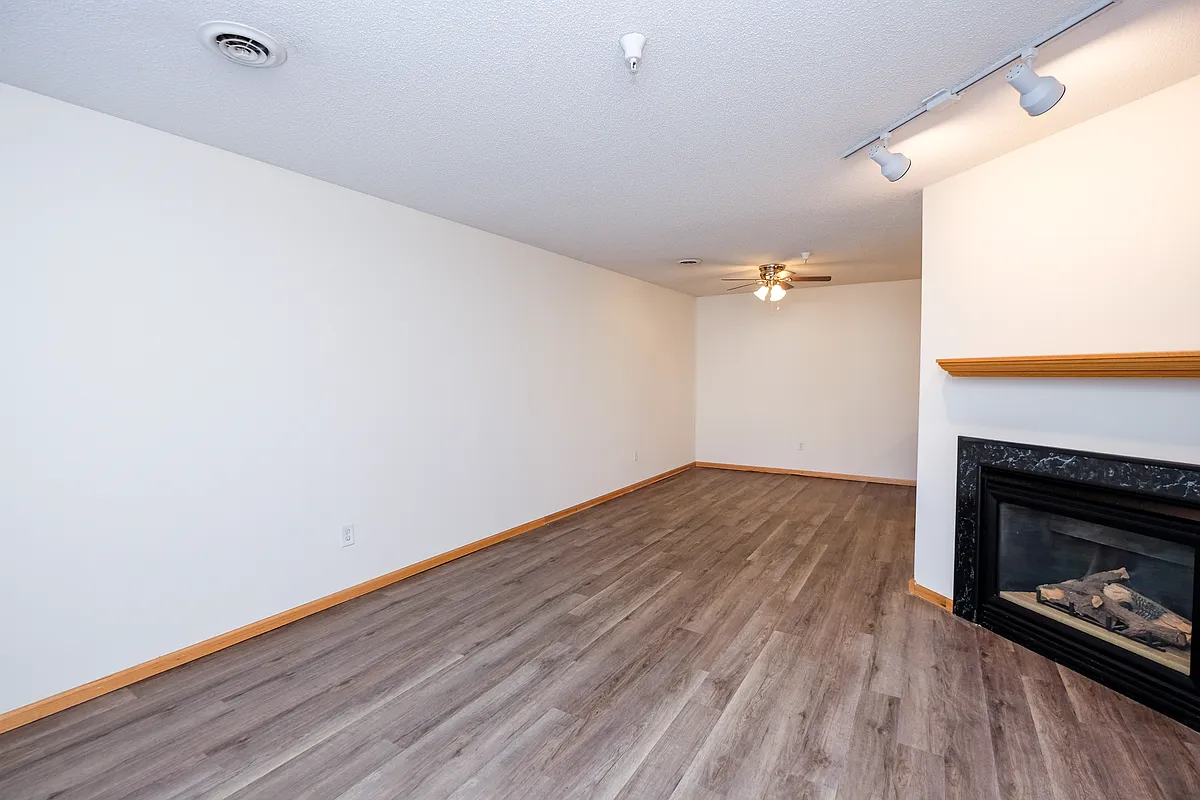 Building Photo - Oak Pointe Townhomes