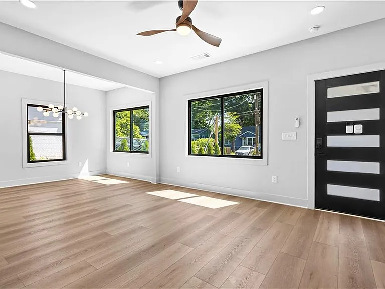 646 Robert St NW — Photo 7