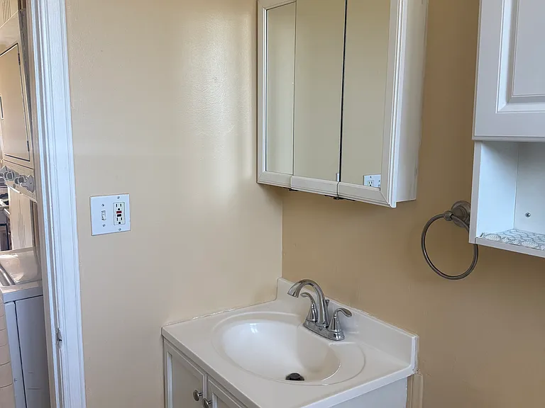2608 Manhattan Ave #A — Photo 7