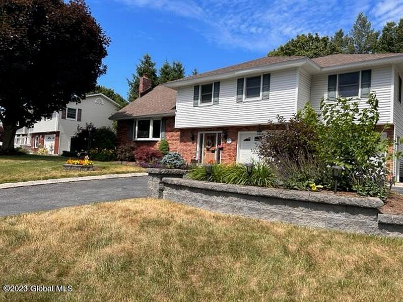 3rd image of 1082 Mary Ln