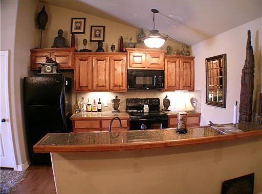 3rd image of 922 W 15th St APT 5