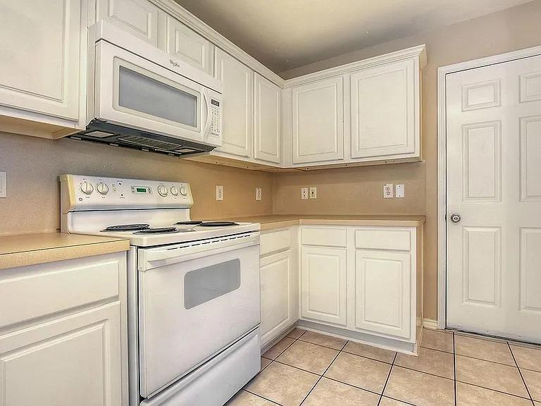 7 Newberry Trail Ct — Photo 9