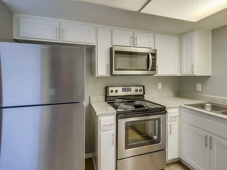 Harbor Cliff Apartments — Photo 15