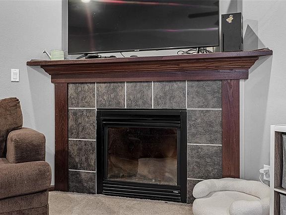 4th image of 1425 Easton Ln
