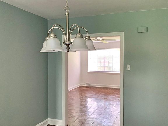 4th image of 163 Berkley Ave APT D