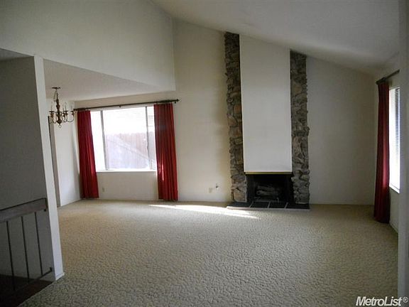 3rd image of 3024 Ironwood Way