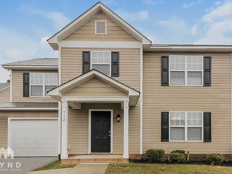 712 Raindrops Rd — Photo 1